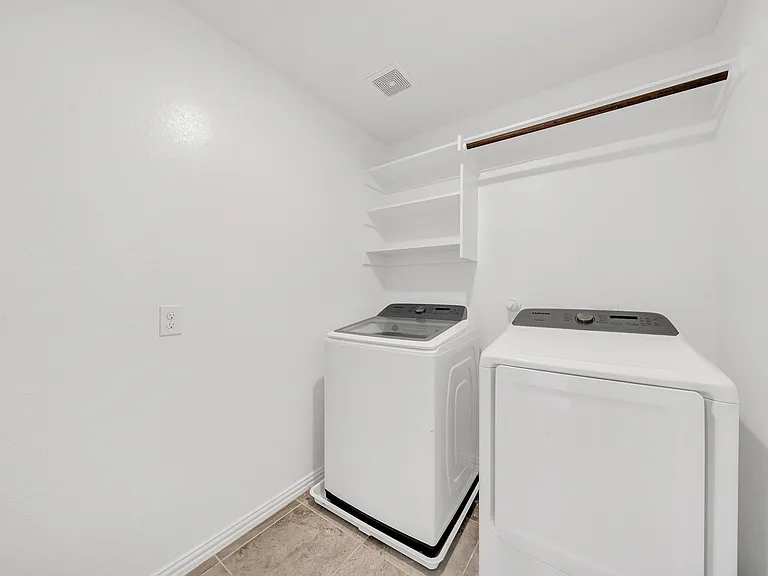 2050 Egret Ave — Photo 12