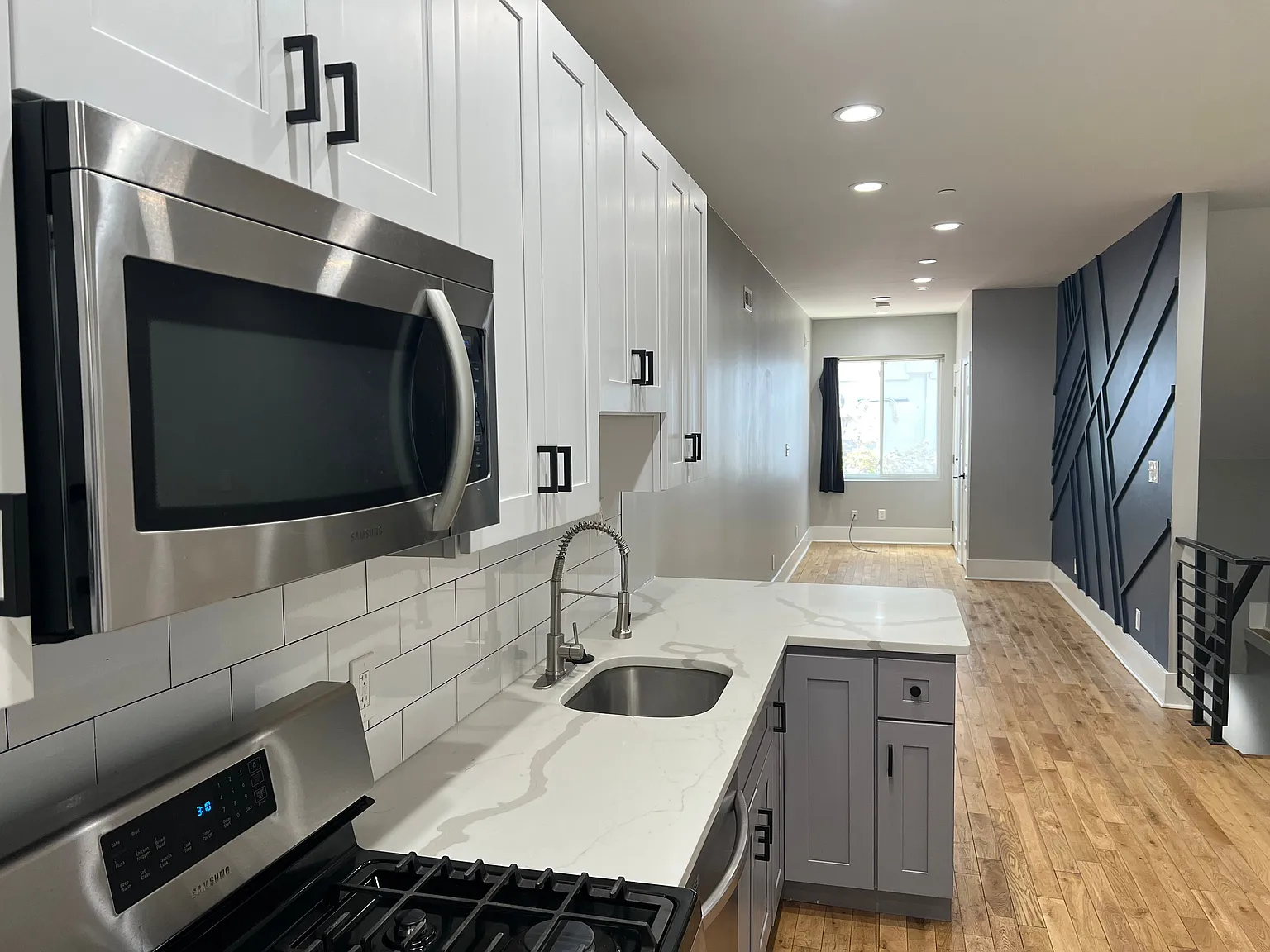 2 bed, 1.5 bath, 1000 sqft, $1,800 — Photo 4