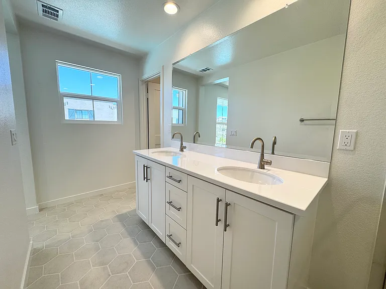 2554 Delphinium Ln — Photo 39