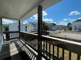 79 Summer St APT 3R, Manville, RI 02838