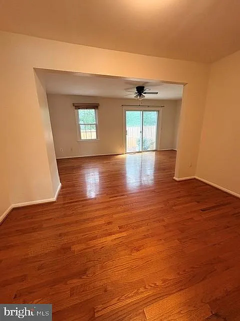 3 bed, 3.5 bath, 1287 sqft, $2,900 — Photo 4