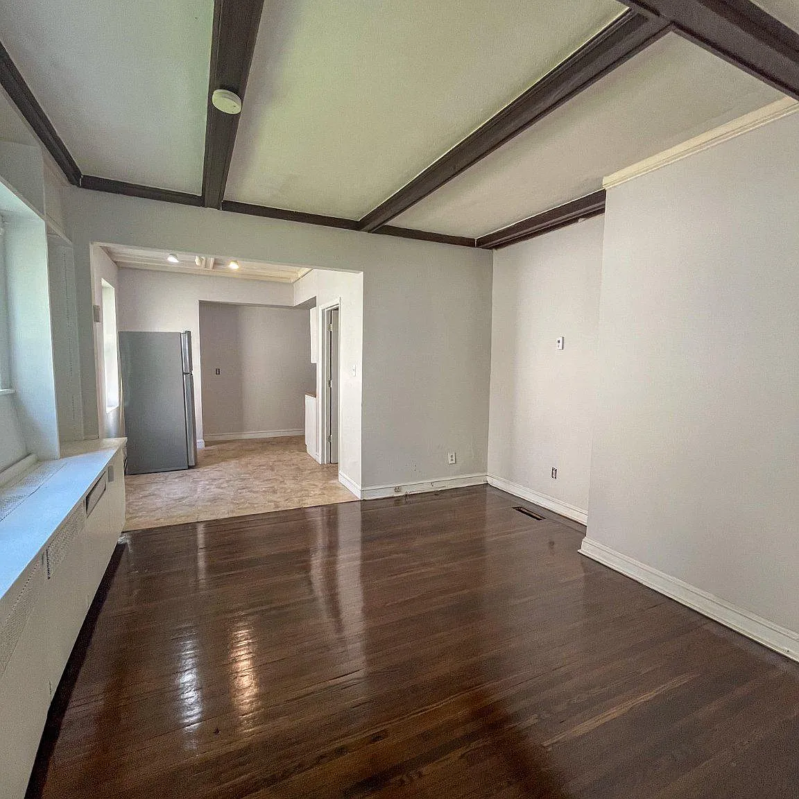 2 bed, 1.0 bath, 2159 sqft, $1,650 — Photo 2