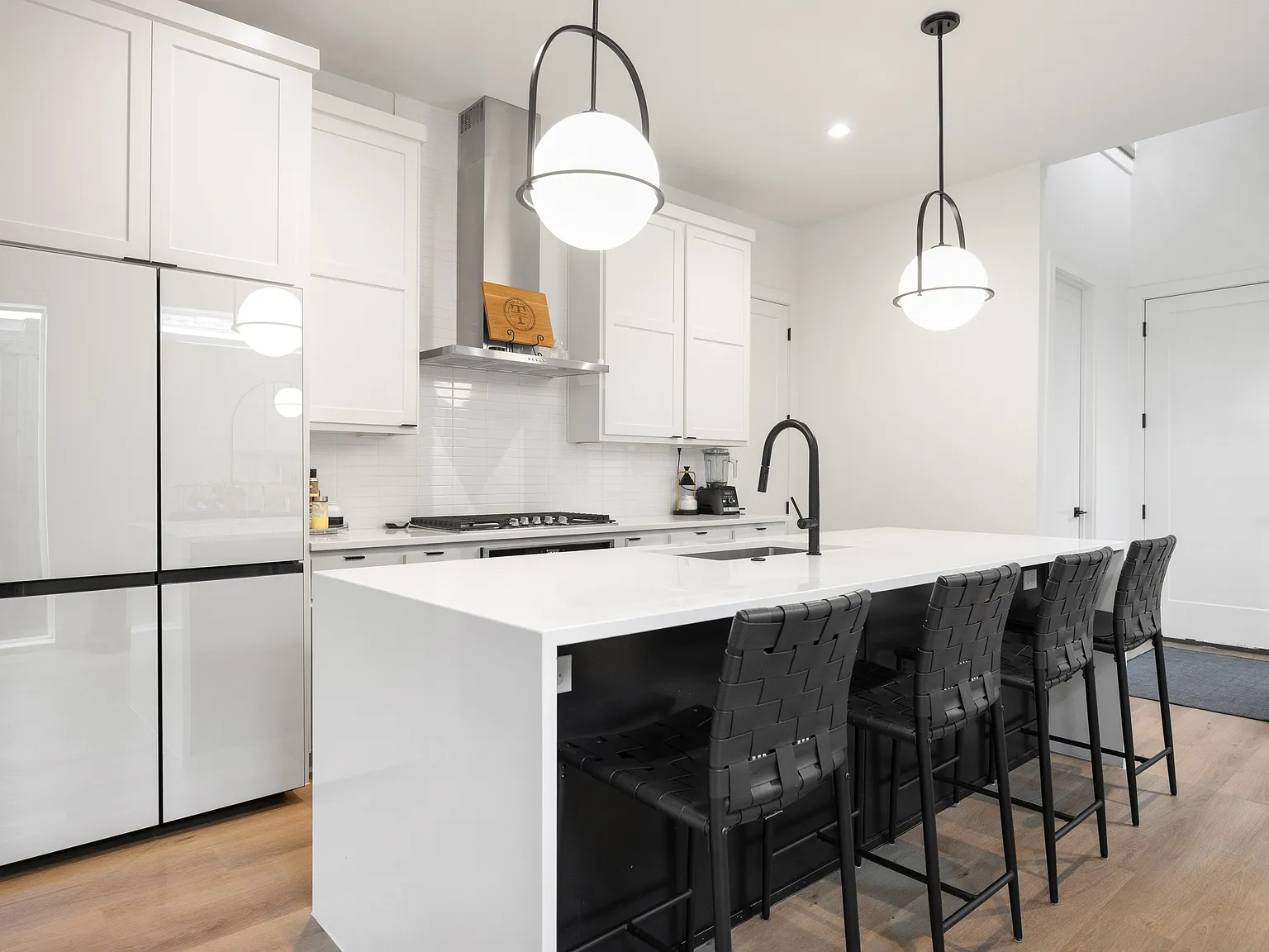3 bed, 2.5 bath, 2135 sqft, $3,950 — Photo 1