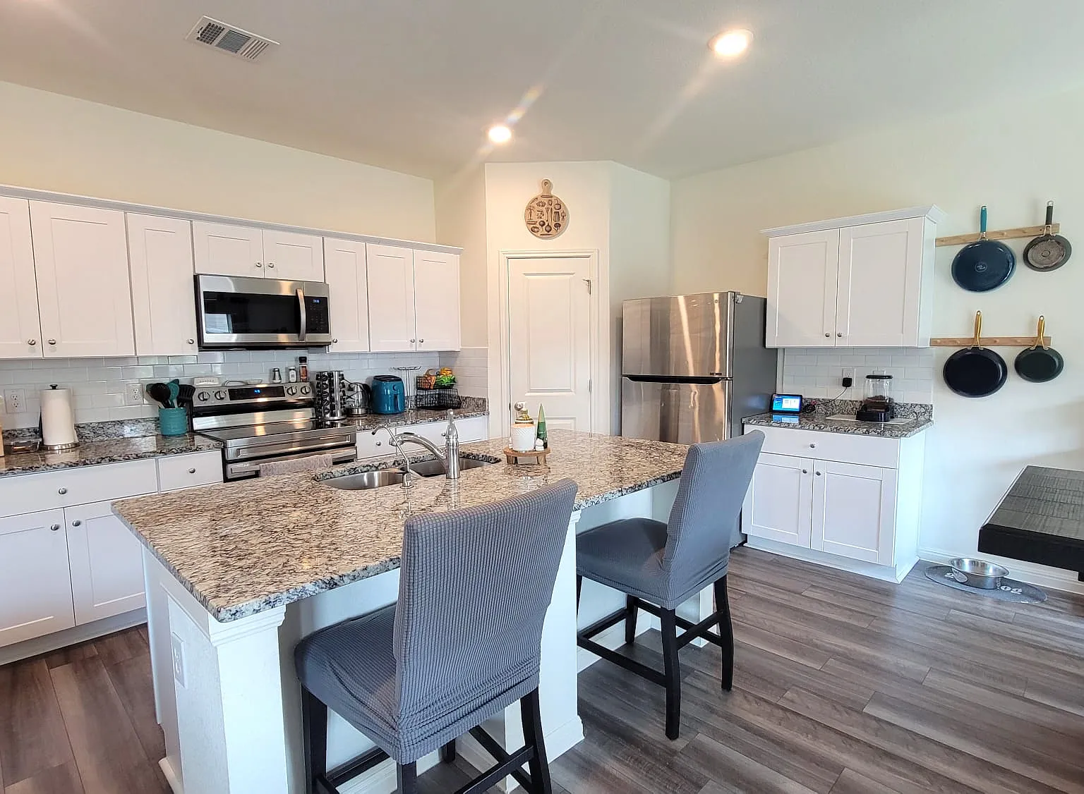 4 bed, 2260 sqft, $1,925 — Photo 4