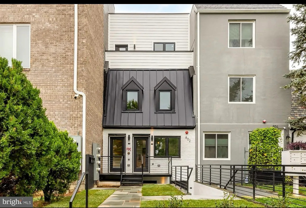 2 bed, 806 sqft, $2,800 — Photo 1