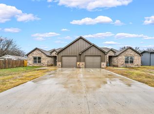 228 Saint Charles Dr #B, Springtown, TX 76082