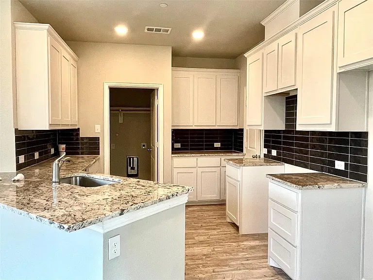 3342 Solana Cir — Photo 2
