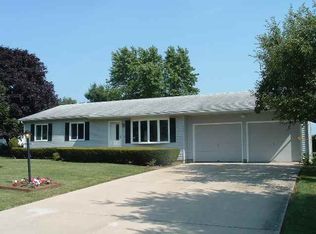 2121 Bedford Rd, Freeport, IL 61032