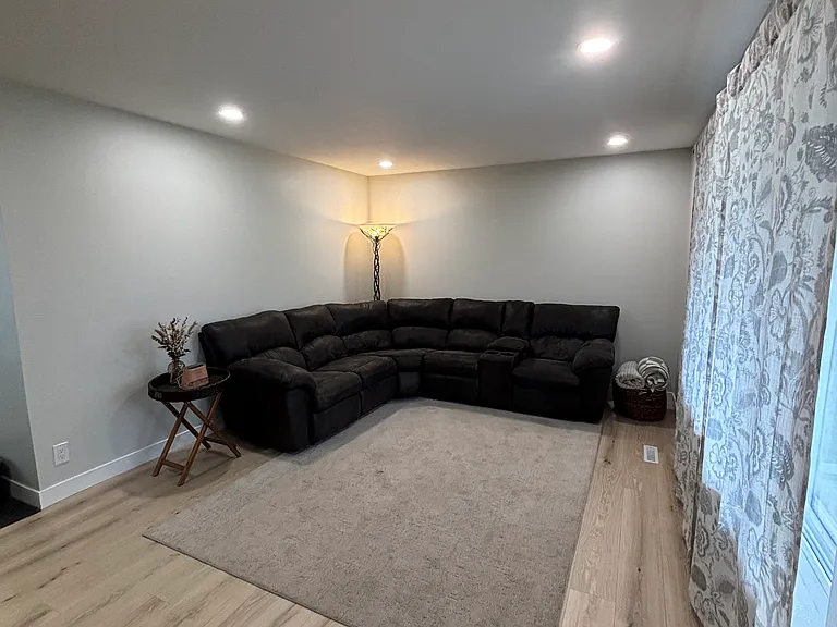 901 Briarwood Ln — Photo 7