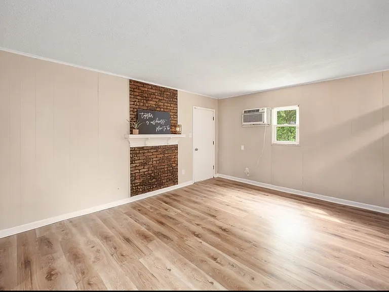 219 Melwood St — Photo 9