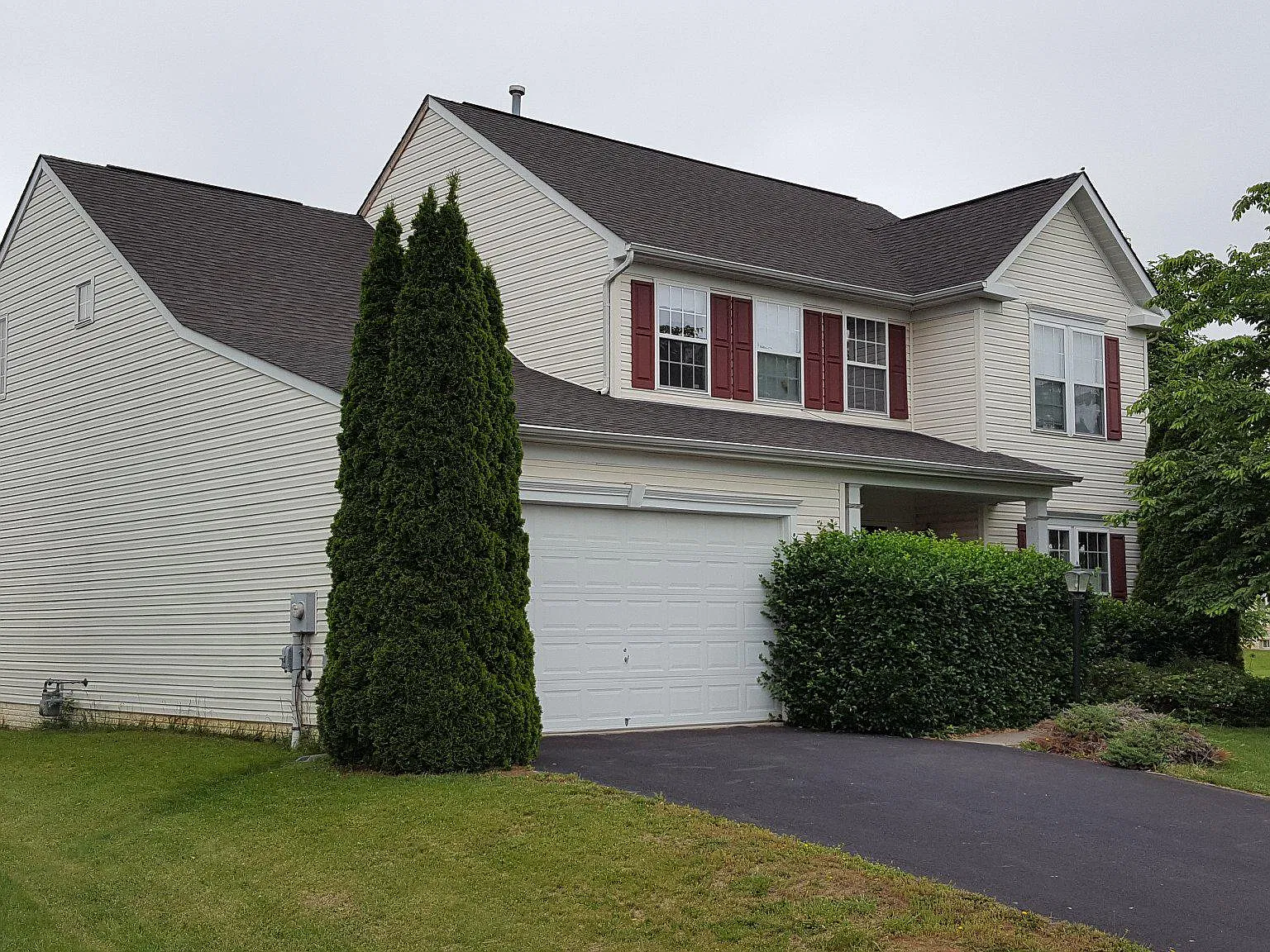 4 bed, 4.5 bath, 2658 sqft, $2,395 — Photo 1