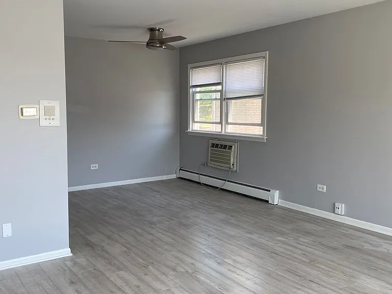 9841 S Cicero Ave — Photo 8