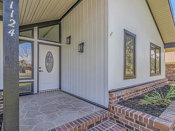 4th image of 1124 Plantation Dr.