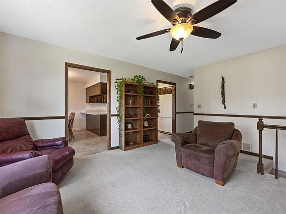 5th image of 819 Barkwood Dr NE