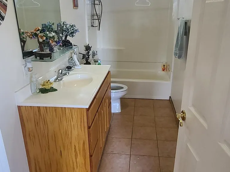 Shared Bath Photo 1