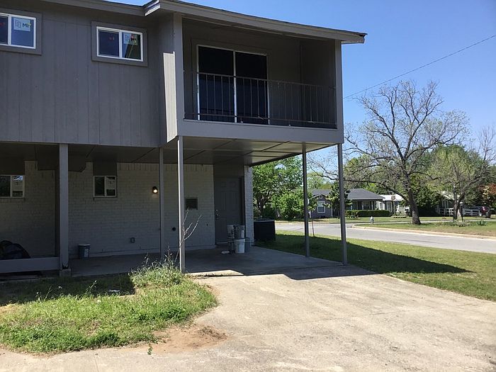 2nd image of 1006 Banks St