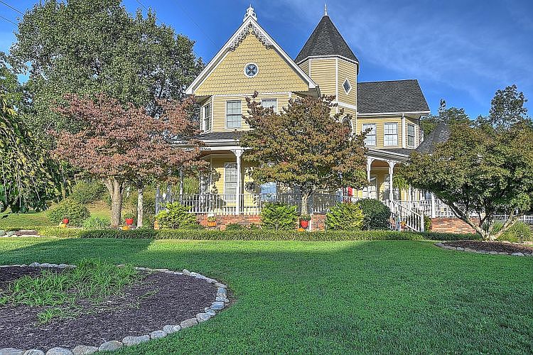 1st image of 1005 Bard Ln