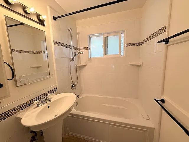226 Getchell St — Photo 31