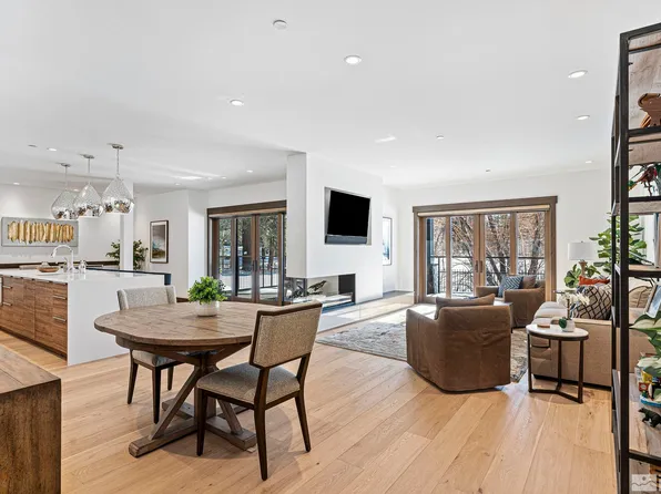 9 Beach Club Dr #111, Stateline, NV 89449