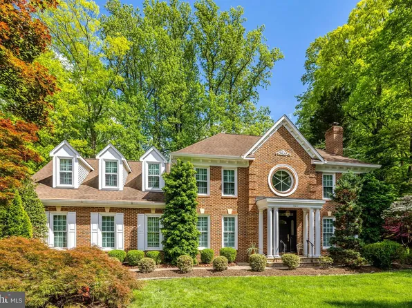 3611 Woodhill Pl, Fairfax, VA 22031