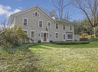 7 Farrar Ln, Ridgefield, CT 06877