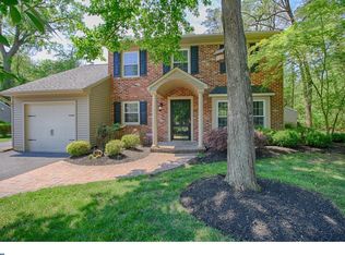 12 Guilford Ct, Marlton, NJ 08053