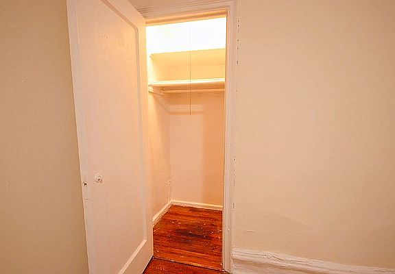 4th image of 11 Waverly Pl APT 7F