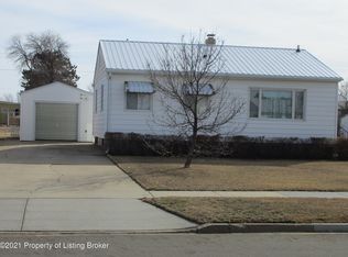 208 F St S, Glen Ullin, ND 58631