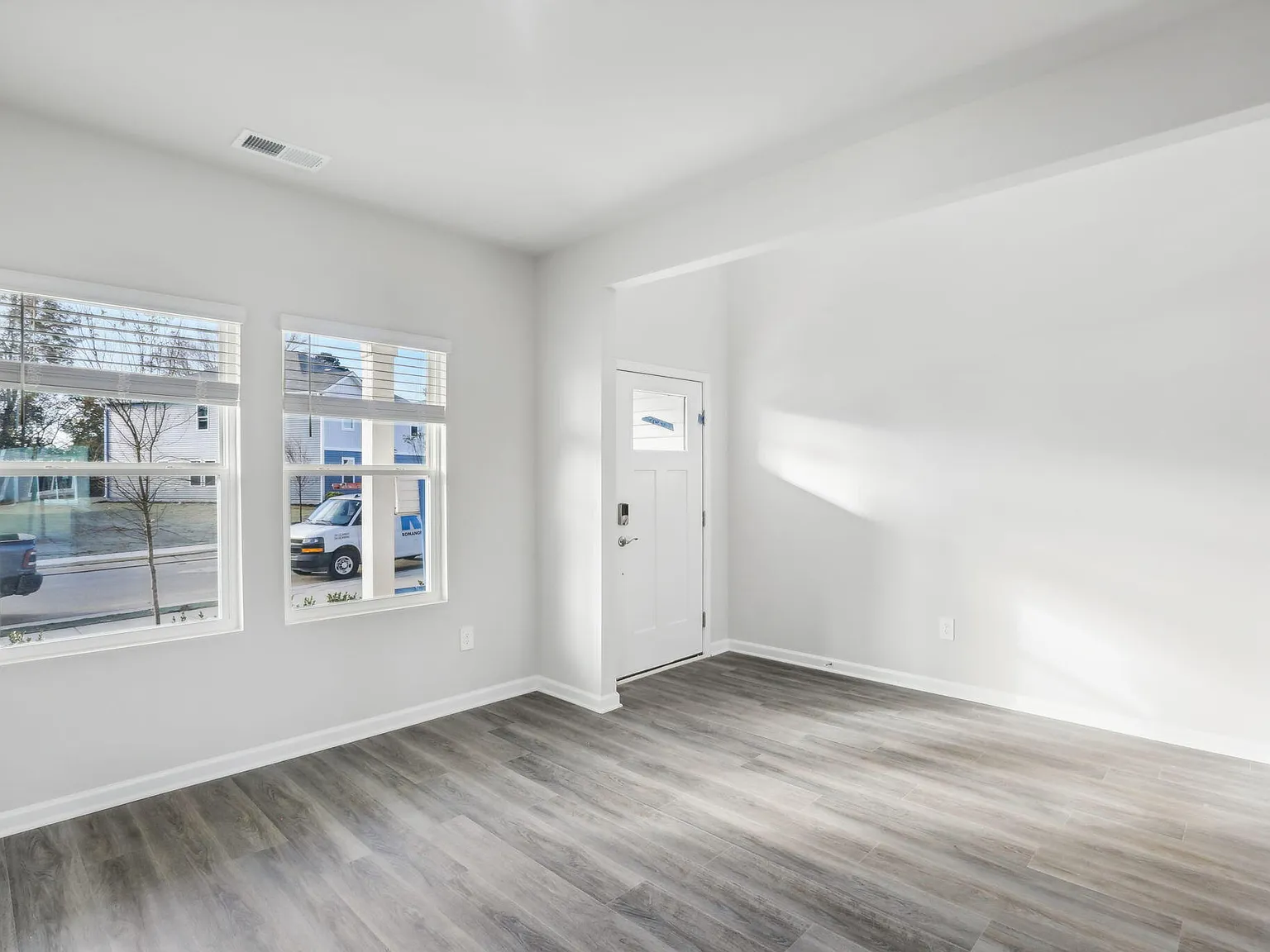 5 bed, 2937 sqft, $2,250 — Photo 4