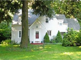 343 Oakridge Dr, Rochester, NY 14617