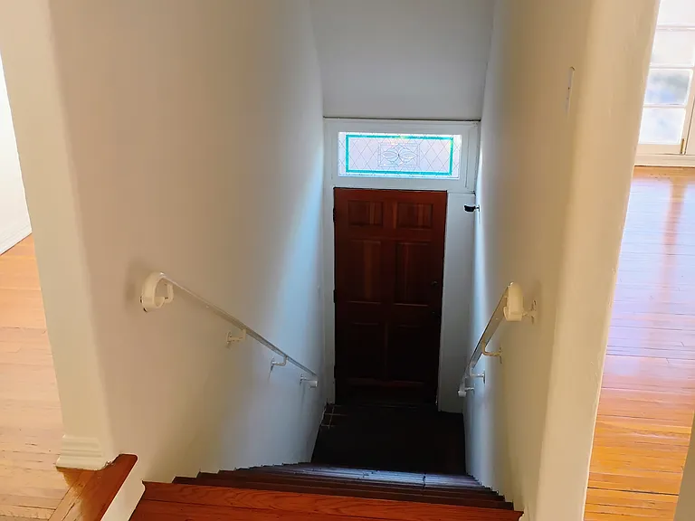 216 1/4 S Poinsettia Pl — Photo 3