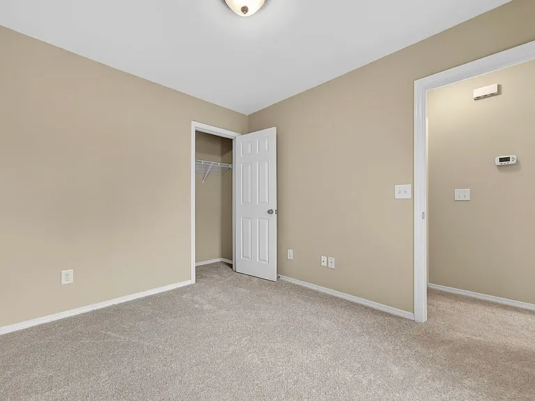 412 Longchamp Ln — Photo 17