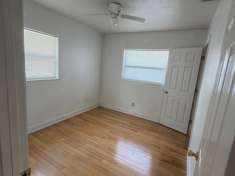 2314 W Gray St — Photo 15