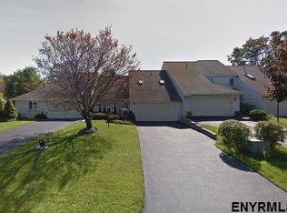22 Standish Dr, Glenmont, NY 12077