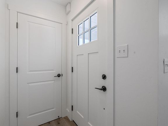 5th image of 1146 Lassen Drive