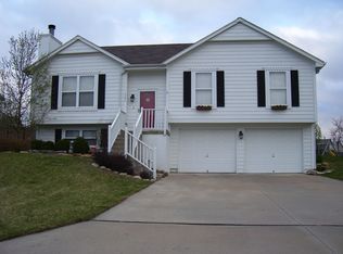 1744 SE Embassy Dr, Lees Summit, MO 64081