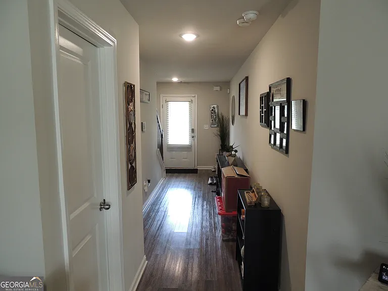 325 McGiboney Ln — Photo 5