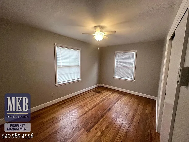2314 Wycliffe Ave SW — Photo 6