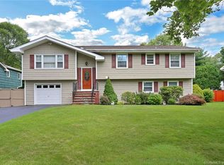 79 Three Lakes Dr, Stamford, CT 06902