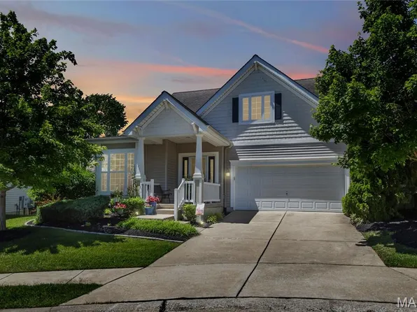 1437 Colonial Dr, Saint Charles, MO 63304
