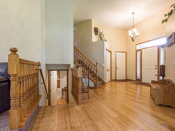 4th image of 38385 Glacier Dr