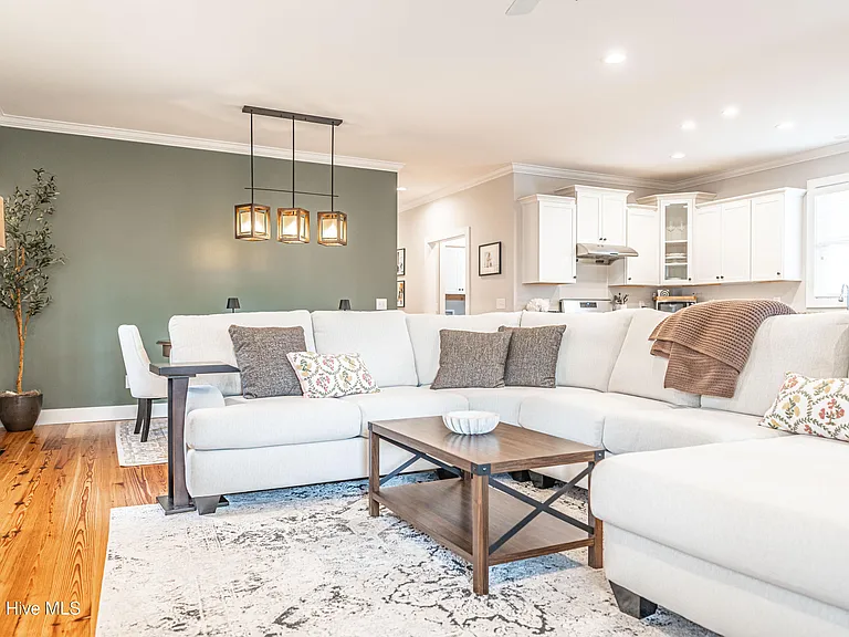 420 Manning Sq — Photo 7