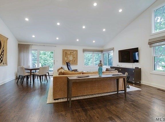 4th image of 204 Gosling Hill Dr