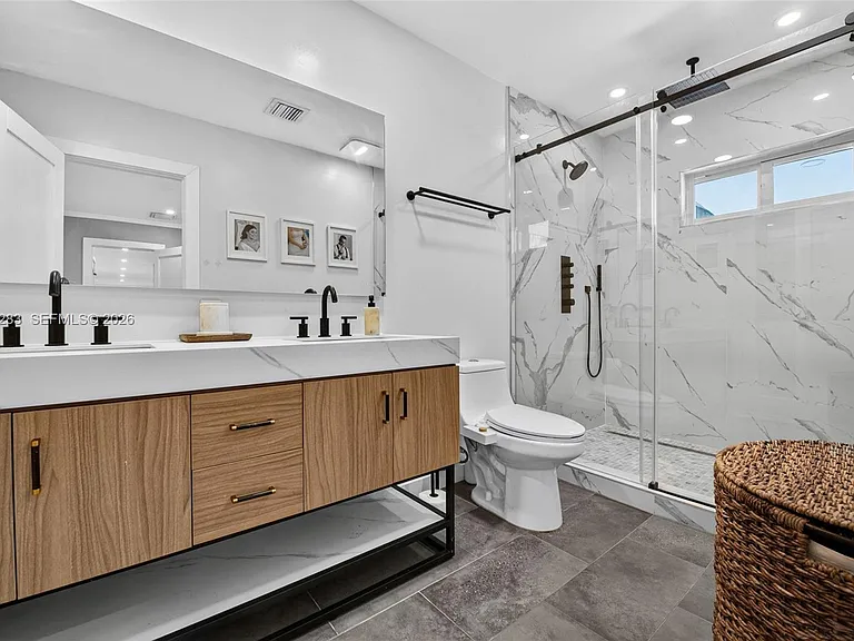 410 SW 55th Ave — Photo 31