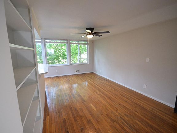 4th image of 3719 Wyoming St #Penthouse
