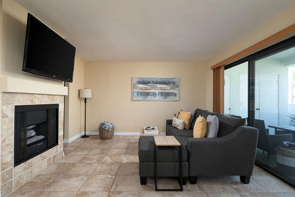 2 bed, 2.0 bath, $5,625 — Photo 4