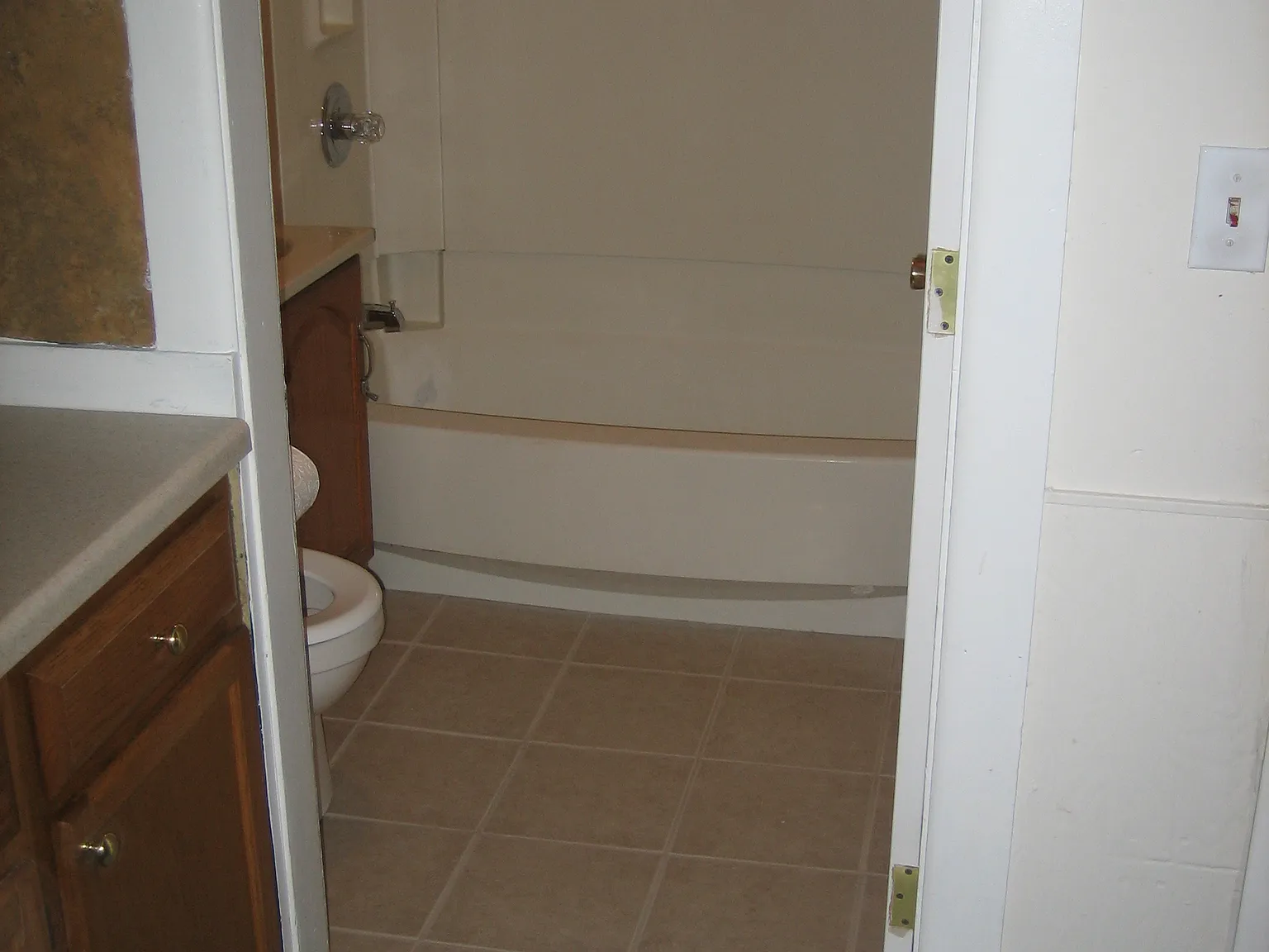 3 bed, 1050 sqft, $2,000 — Photo 4