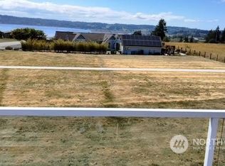 1 Homestead Ave, Clinton, WA 98236