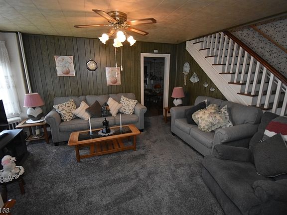 4th image of 110 Lewis St