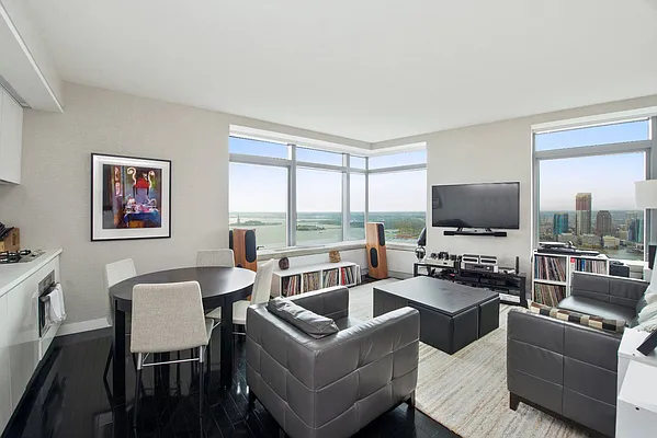 Rented by Kian Realty | media 33